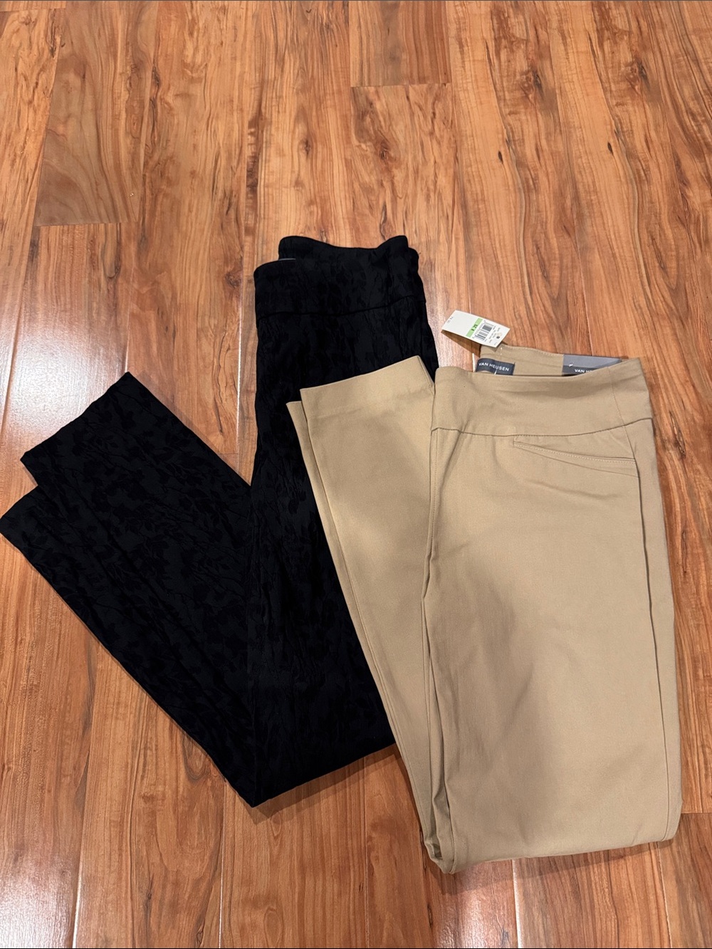 Van Heusen ladies size 8 pants. Straight leg fit.